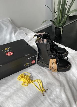 Жіночі черевики dr. martens на хутрі7 фото