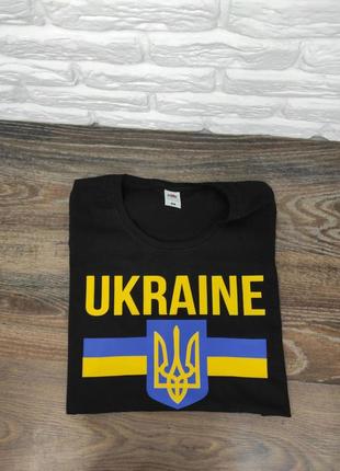 Футболка с патриотической надписью ukraine