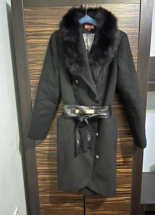 Пальто зимове (має один дефект  немає одної пуновички, з під  пояса не видно)