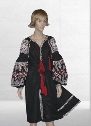 Чорна жіноча лляна сукня з вишивкою в етнічному богемному стилі. народне українське плаття вишиванка4 фото