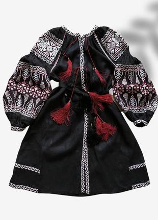 Чорна жіноча лляна сукня з вишивкою в етнічному богемному стилі. народне українське плаття вишиванка2 фото