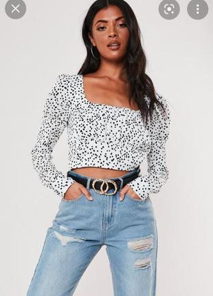 Сатинова укорочена блуза топ в горох missguided
