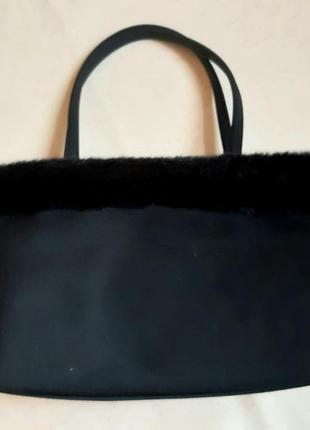 Черная маленькая зимняя сумочка с меховой оторочкой2 фото