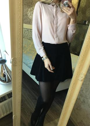 Блузка нюдового цвета с гипюром