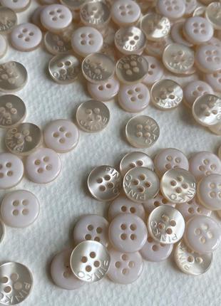 Пуговица pinko рубашечная св розовый перламутр 4 отверстия 10мм пластик