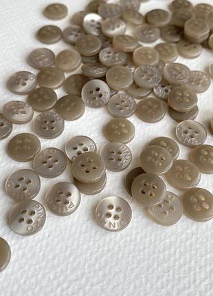Пуговица pinko рубашечная серый перламутр 4 отверстия 10мм пластик