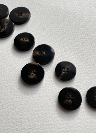 Ґудзик костюмний  4 отв партнер великий  плоский коричневий 23мм роговий