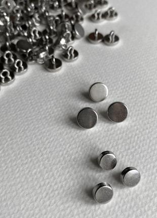 Пуговица плоская серебряная партнер 8мм металл