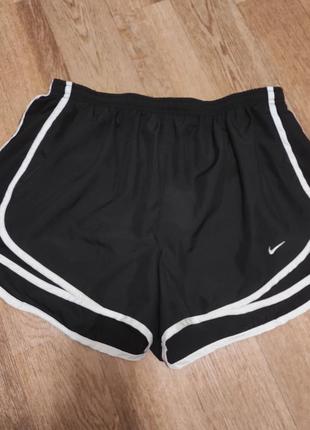 Спортивные шорты nike dry fit w 716453-010
оригинал3 фото