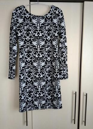 Теплі платтячко з глибоким вирізом на плечах