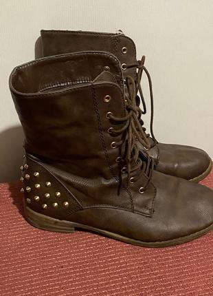 Высокие ботинки женские