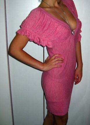 Шикарное розовое вязаное платье миди
