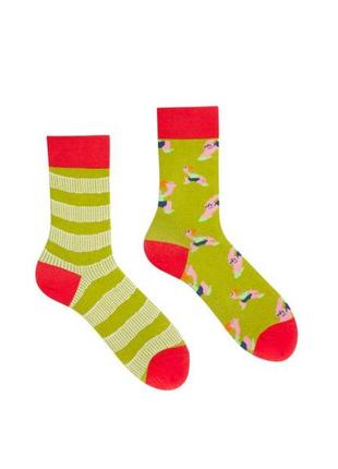 Разнопарные носки sammy icon оливковые "теннисный корт". артикул: 27-0218