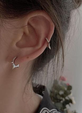 Серьги кольца шипы с камушками, сережки в стиле рок, серебряное покрытие 925 пробы