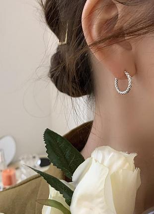 Сережки-конго 18 мм з фігурною поверхнею у вигляді ромбиків, срібне покриття 925 проби або позолота