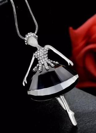 Цепочка с подвеской хрустальной балерины с большим серым кристаллом и стразами в серебряном цвете