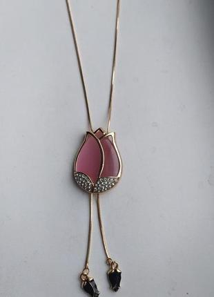 Колье- цепочка с кулоном в форме тюльпана со стразами и розовым кристаллом4 фото