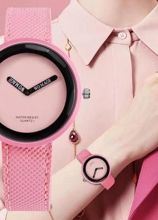 Модные женские часы нежно розового цвета.1 фото