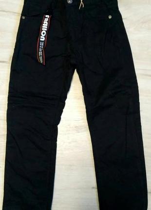 Новые черные котоновые брюки на флисе 98, 110 для мальчиков.горщина.