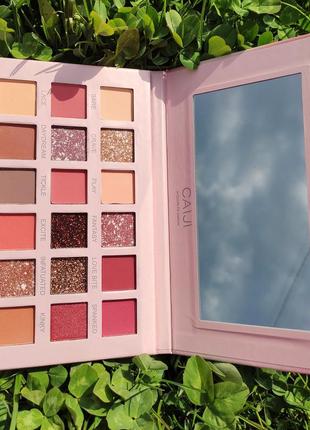 Палетка теней nude huda beauty the new palette тени для век нюд4 фото