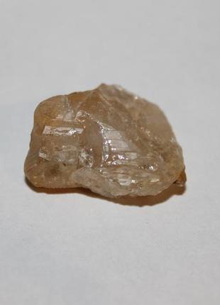 Камінь натуральний гірський кришталь 28*23*15 мм