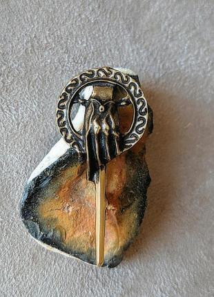 Брошь "десница короля "