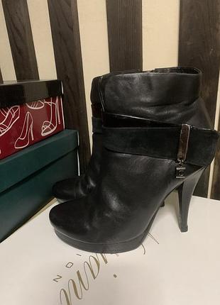 Сапожки полусаподки на каблуке кожа 38