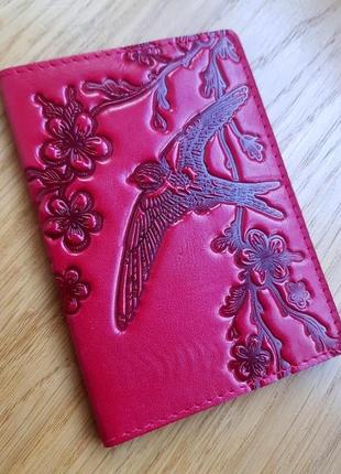 Кожаная обложка на паспорт документ: огурцы, цветы, стрекоза, украиночка, ласточка птица, город, герб, тризуб