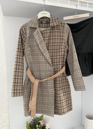 Крутое платье в клетку missguided