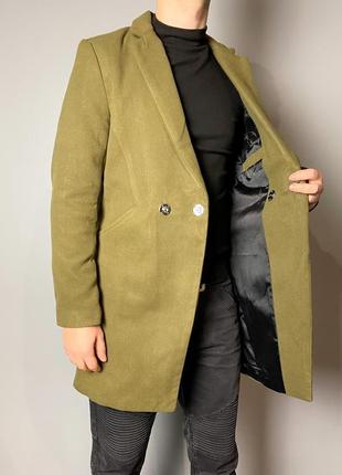 Мужское классическое приталенное пальто на одну пуговицу - хаки4 фото