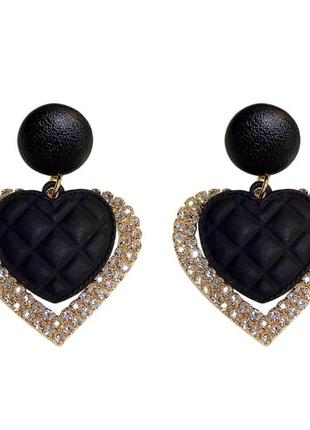 Серьги в форме сердца с черными вставками и камнями3 фото
