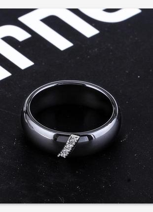 Кольцо керамическое женское черное с кристаллами4 фото
