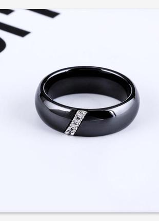 Кольцо керамическое женское черное с кристаллами2 фото
