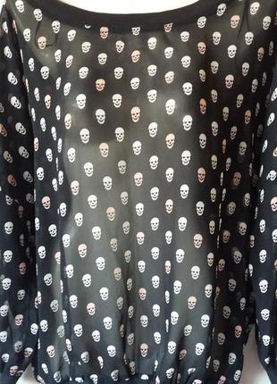 Красивая блуза с черепами