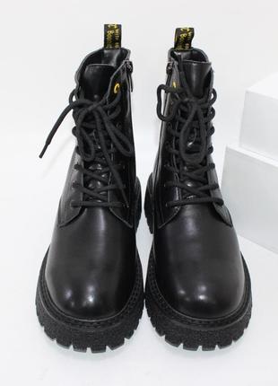 Ботинки кожаные женские зимние зимние теплые

в черном цвете3 фото