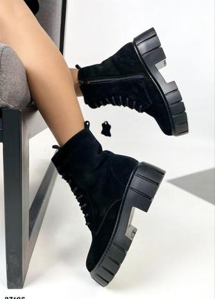 Зимние замшевые полномерные ботинки с мехом натуральная замша черные сапоги со шнуровкой на молнии с замком зима на тракторной подошве3 фото