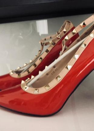 Красные классические туфли лодочки лабутены наличие3 фото