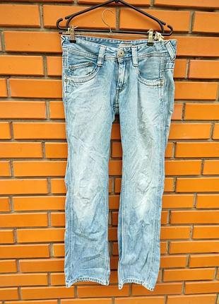 Женские джинсы