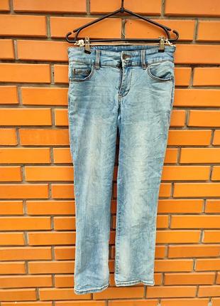 Женские джинсы