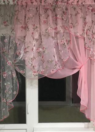 Тюль на кухню розового цвета с цветами4 фото