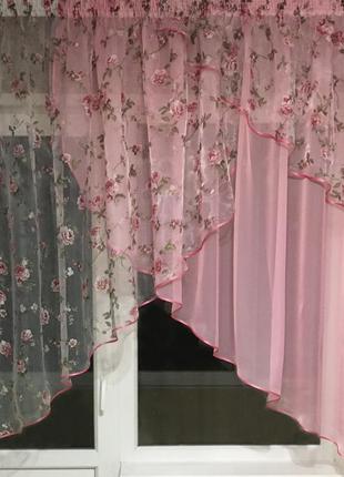 Тюль на кухню розового цвета с цветами1 фото