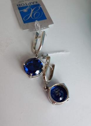 Серебряные серьги  подвески  с синим камнем3 фото