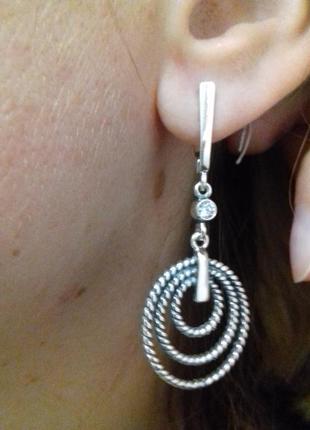 Серебряные стильные серьги подвески