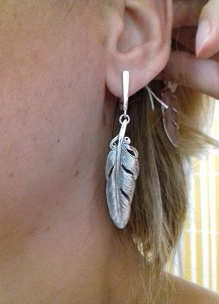 Серебряные серьги перо