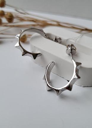Сережки гвоздики серебряные с шипами 54028р9 фото