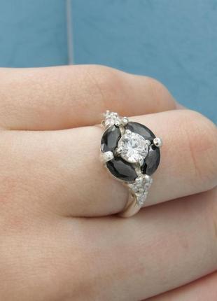 Серебряное кольцо "статус" с черными фианитами4 фото