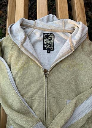 Блискучий светр