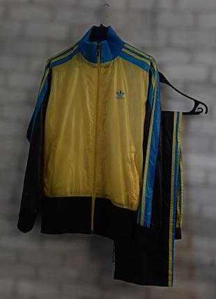 Жіночий костюм, плащівка