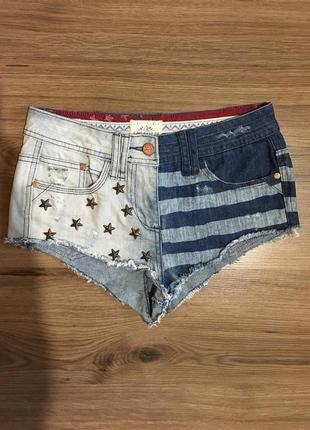 Фірмові джинсові шорти з клепками!!