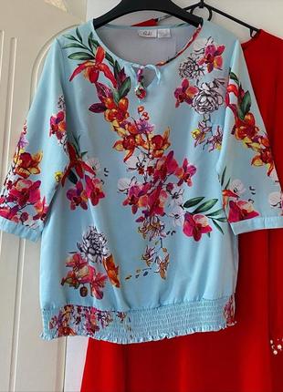 Стильна блуза в квіти